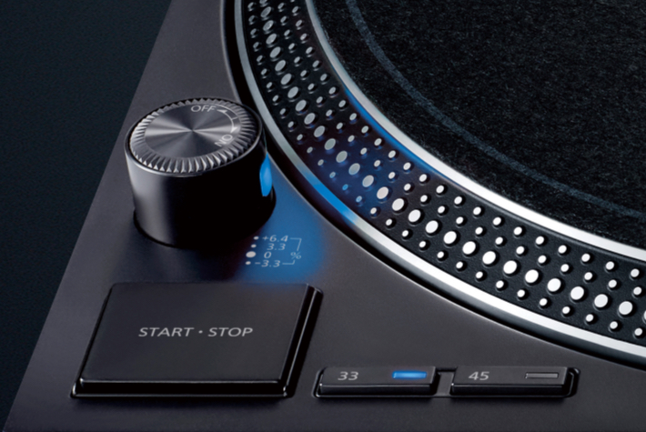 逆回転や78回転にも対応し、DJプレイの幅を広げる、多彩な再生機能